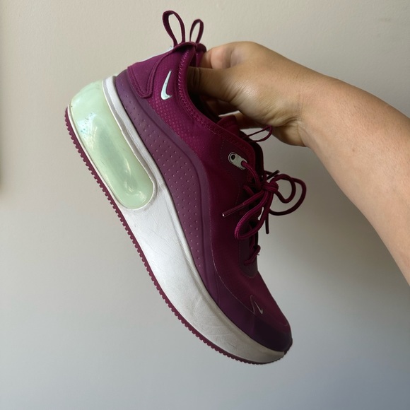 Magenta Womens Nike Air Max Size 9 - Picture 1 of 4